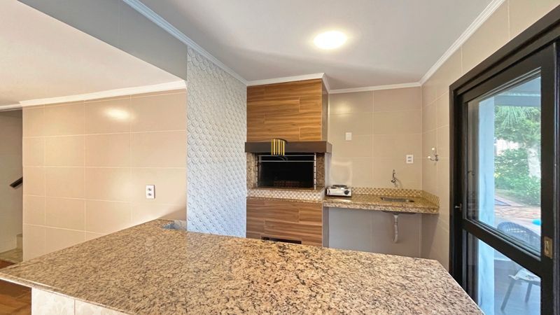 Altos do lago- Com 3 dormitórios, 3 vagas , piscina , Linda e ampla casa em cond