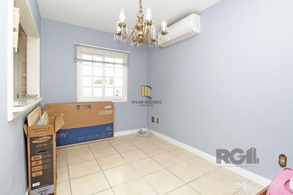 Casa Condominio em Porto Alegre, no bairro Guarujá, com 3 dormitório(s), e 3 ban