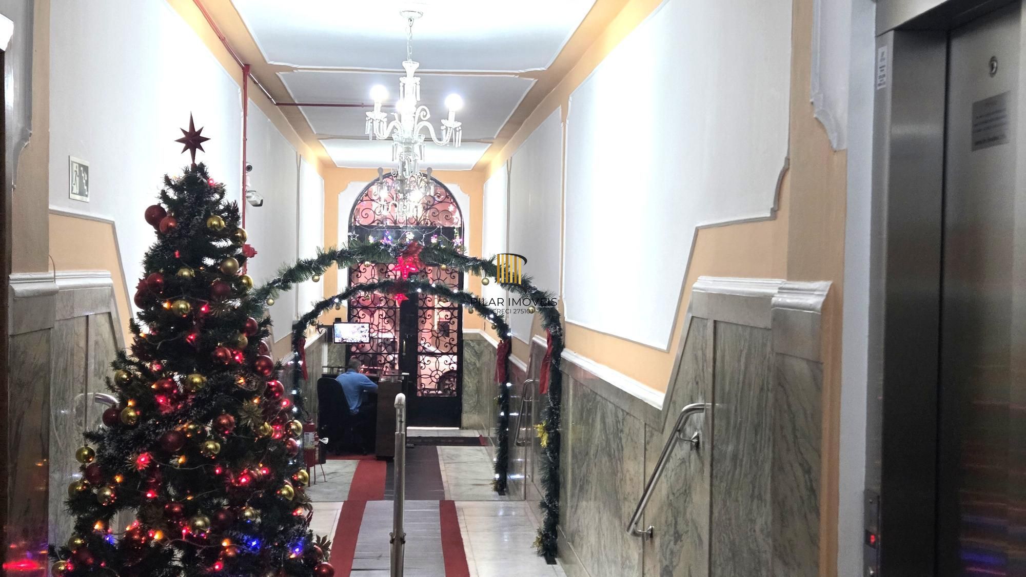 Excelente apartamento semi mobiliado com 87m2 e 2 dormitórios.