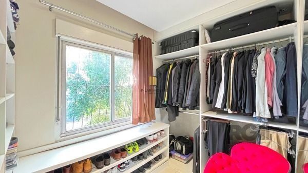 Casa para Venda - 240m², 4 dormitórios, 3 vagas - Nonoai