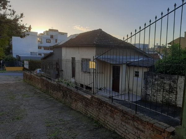 Terreno em Porto Alegre, no bairro Tristeza, à venda.