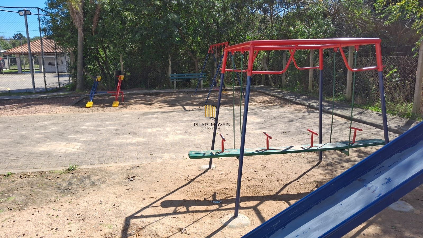 Lindo apartamento com 2 dormitórios no Bairro Chapéu do Sol.