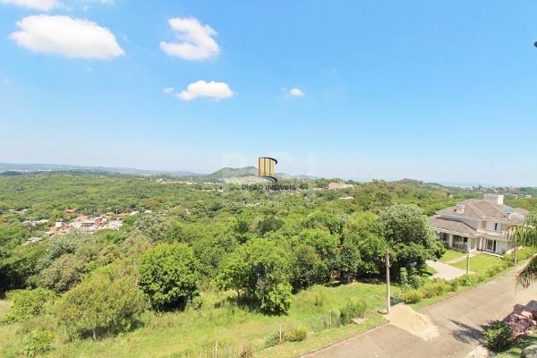Casa Condominio em Porto Alegre, no bairro Glória, com 3 dormitório(s), e 3 banh