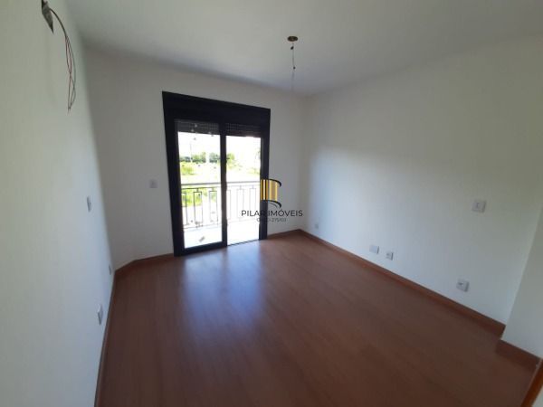 Sobrado em Porto Alegre, no bairro Aberta dos Morros, com 2 dormitório(s), e 2 b