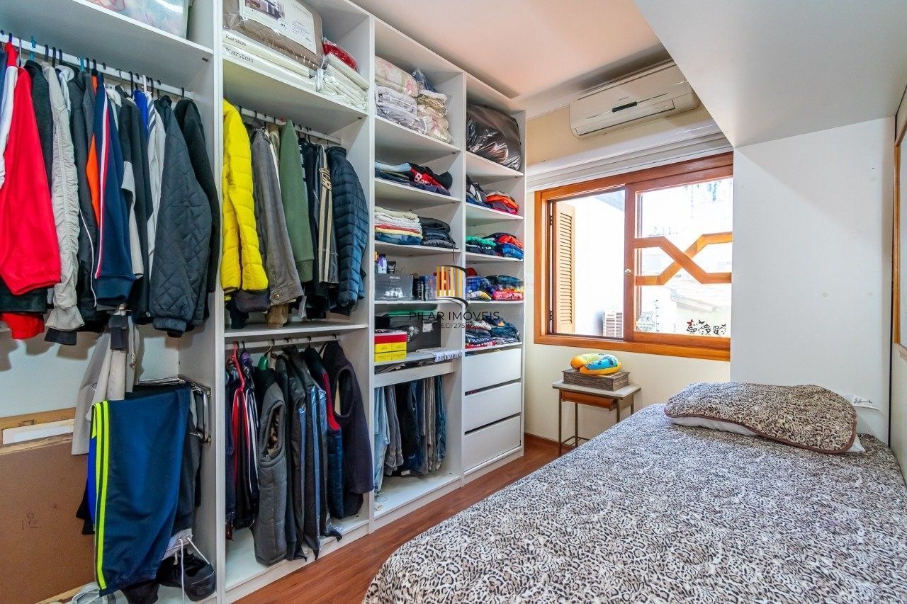 Excelente casa com 158,9m2 de área privativa, 3 dormitórios, 1 suíte, e 2 vagas.