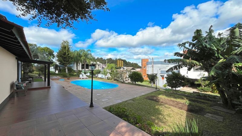 Altos do lago- Com 3 dormitórios, 3 vagas , piscina , Linda e ampla casa em cond