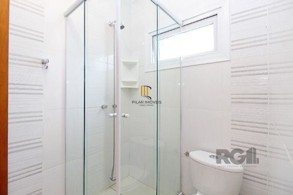 Casa em Porto Alegre, no bairro Tristeza, com 3 dormitório(s), e 3 banheiros, à 