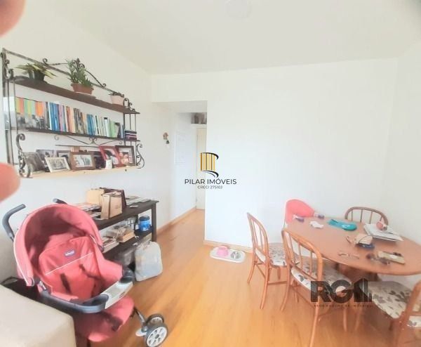 Apartamento em Porto Alegre, no bairro Glória, com 2 dormitório(s), e 2 banheiro