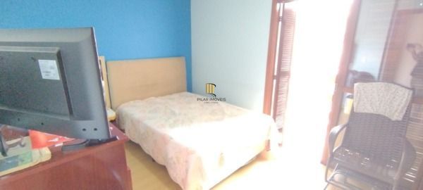 Casa em Porto Alegre, no bairro Nonoai, com 6 dormitório(s), e 6 banheiros, à ve