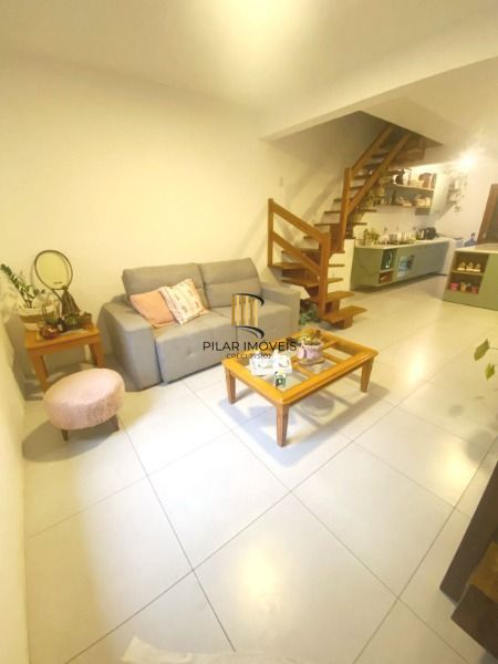 Casa para Venda - 108.8m², 2 dormitórios, sendo 2 suites, 1 vaga - Teresópolis