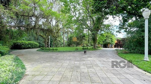 Casa em Porto Alegre, no bairro Pedra Redonda, com 7 dormitório(s), e 7 banheiro