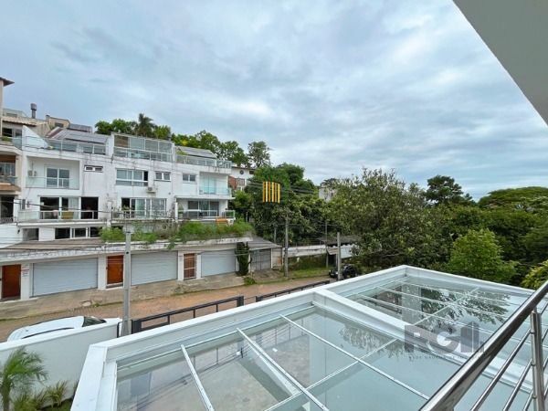 Casa em Porto Alegre, no bairro Vila Conceição, com 3 dormitório(s), à venda.