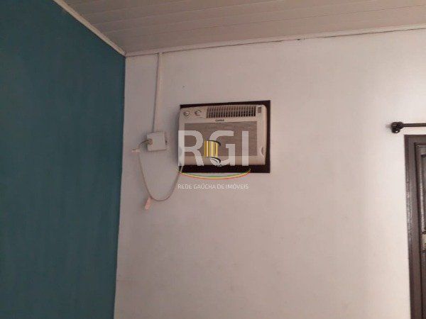 Casa em Porto Alegre, no bairro Espírito Santo, com 2 dormitório(s), e 2 banheir