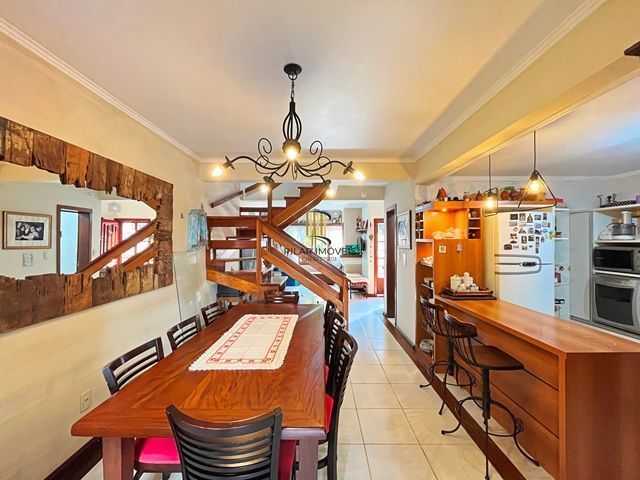 Ótima Residência com 3 dormitórios á venda no Bairro Ipanema.