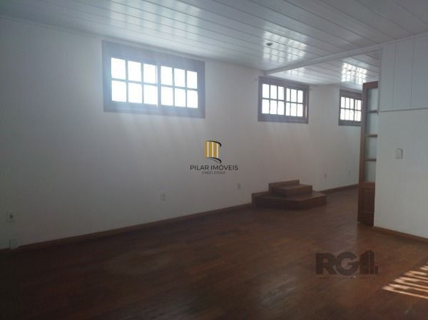 Casa em Porto Alegre, no bairro Restinga, com 4 dormitório(s), e 4 banheiros, à 