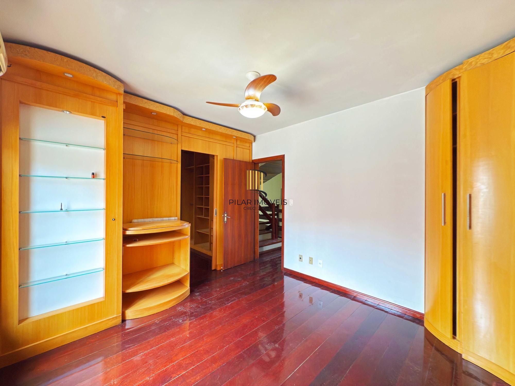 Casa 4 dormitórios no bairro Ipanema