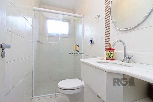 Casa em Porto Alegre, no bairro Ipanema, e 0 banheiros, à venda.