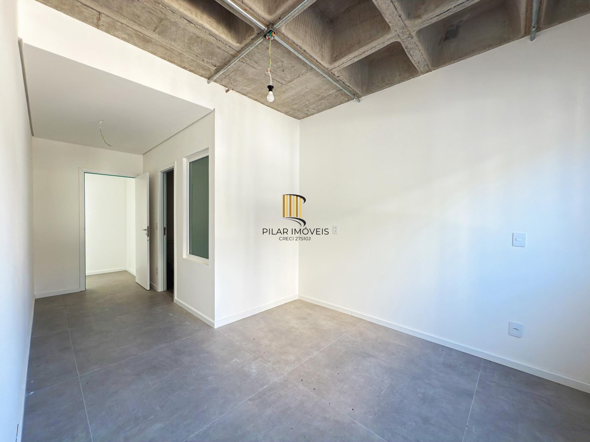 Belíssimo apartamento com 230,6m2, 3 suítes e 4 vagas de garagem. Projeto diferenciado e vista deslumbrante para o pôr do sol do Guaíba.