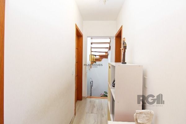 Casa em Porto Alegre, no bairro Tristeza, com 3 dormitório(s), e 3 banheiros, à 