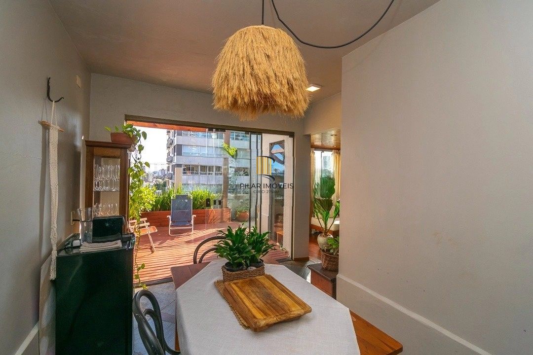 Cobertura ensolarada no coração de Petrópolis — 2 (ou 3) dormitórios + 1 vaga escriturada