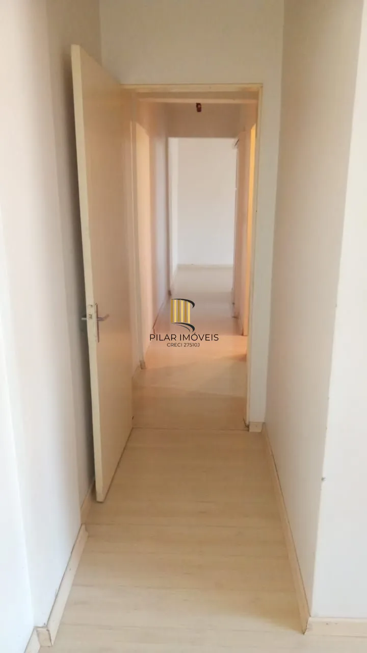 Apartamento no Bairro Cristal com 2 dormitórios.