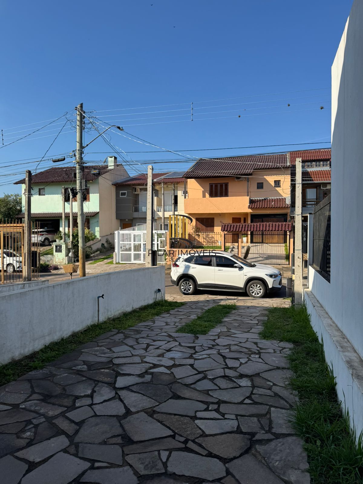 Residência com 3 suítes no caminhos do sol