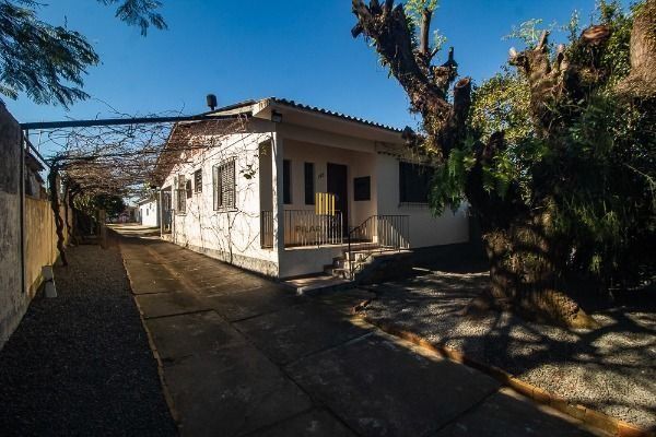 Casa em Porto Alegre, no bairro Vila Nova, com 6 dormitório(s), e 6 banheiros, à - Pilar Imóveis