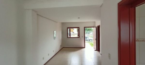 Casa para Venda - 75m², 3 dormitórios, 2 vagas - Guarujá