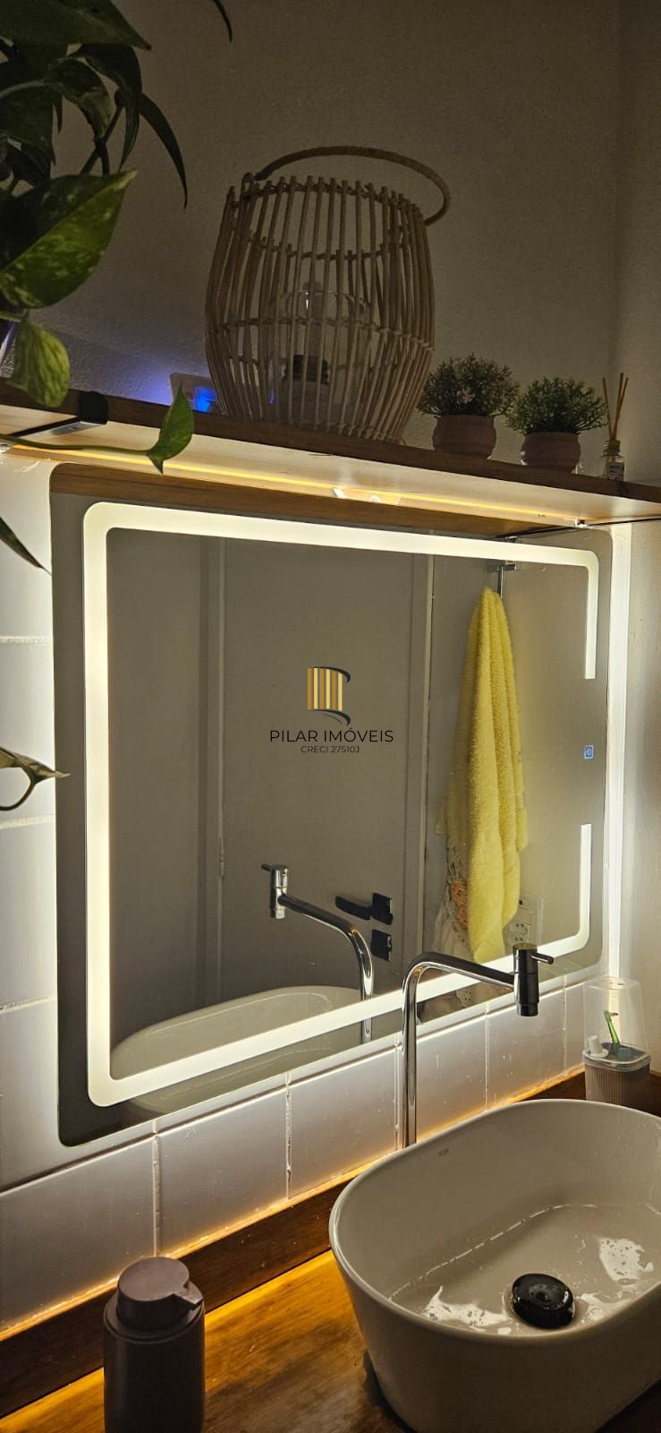 Ótima casa em condomínio, com 2 dormitórios.