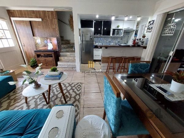 Casa em Porto Alegre, no bairro Hípica, com 3 dormitório(s), e 3 banheiros, à ve