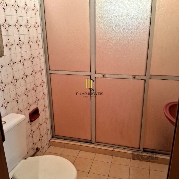 Casa em Porto Alegre, no bairro Cavalhada, com 3 dormitório(s), e 3 banheiros, à