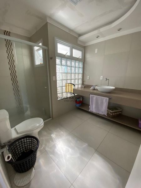 Casa para Venda - 223m², 3 dormitórios, sendo 1 suites, 2 vagas - Lagos De Nova 