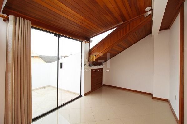 Casa em Porto Alegre, no bairro Espírito Santo, com 3 dormitório(s), à venda.