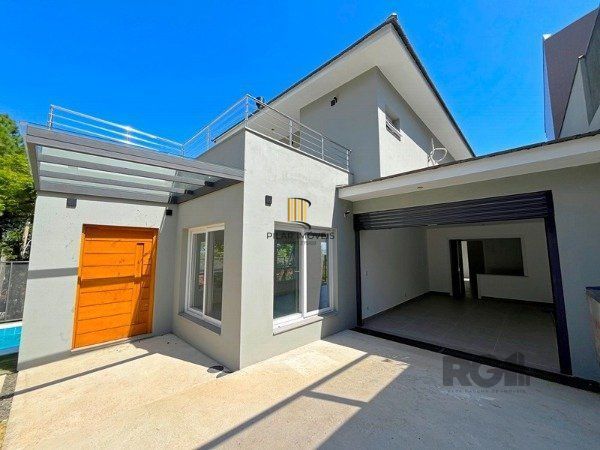 Casa em Porto Alegre, no bairro Jardim Isabel, com 3 dormitório(s), e 3 banheiro