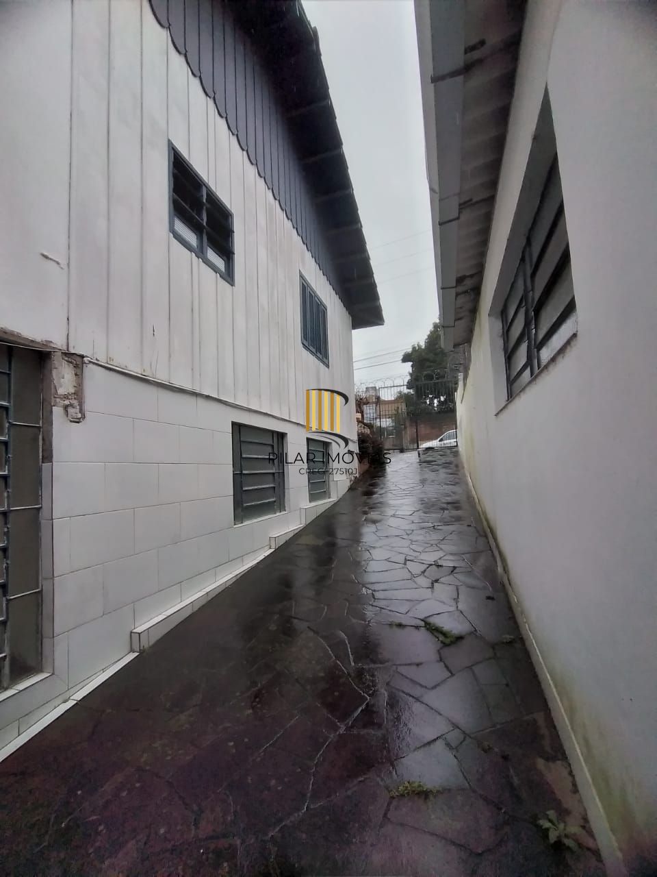 Casa em Porto Alegre, no bairro Nonoai, com 3 dormitório(s), e 3 banheiros, à ve