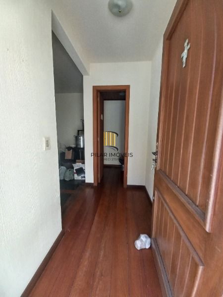 Casa em Porto Alegre, no bairro Ipanema, com 3 dormitório(s), e 3 banheiros, à v