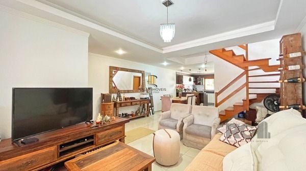 Casa em Porto Alegre, no bairro Tristeza, com 3 dormitório(s), e 3 banheiros, à 