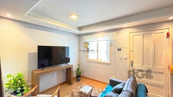 Casa em Porto Alegre, no bairro Cavalhada, com 2 dormitório(s), e 2 banheiros, à