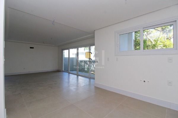 Casa Condominio para Venda - 364m², 3 dormitórios, sendo 3 suites, 2 vagas - Ped