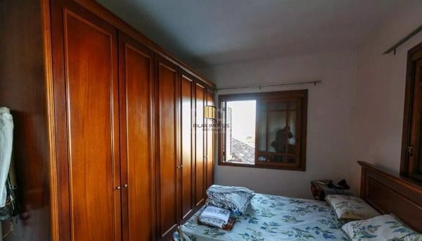 Casa em Porto Alegre, no bairro Cavalhada, com 5 dormitório(s), e 5 banheiros, à