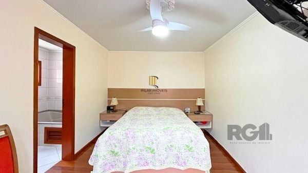 Casa em Porto Alegre, no bairro Tristeza, com 3 dormitório(s), e 3 banheiros, à 