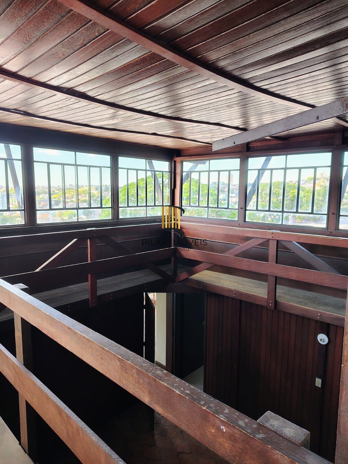 Residência com 3 dormitórios sendo 1 suíte á venda bairro Medianeira