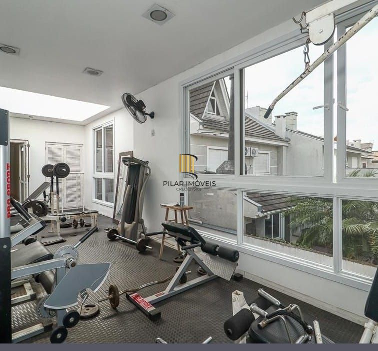 Maravilhosa Residência em condomínio com 4 dormitórios sendo 1 suíte.