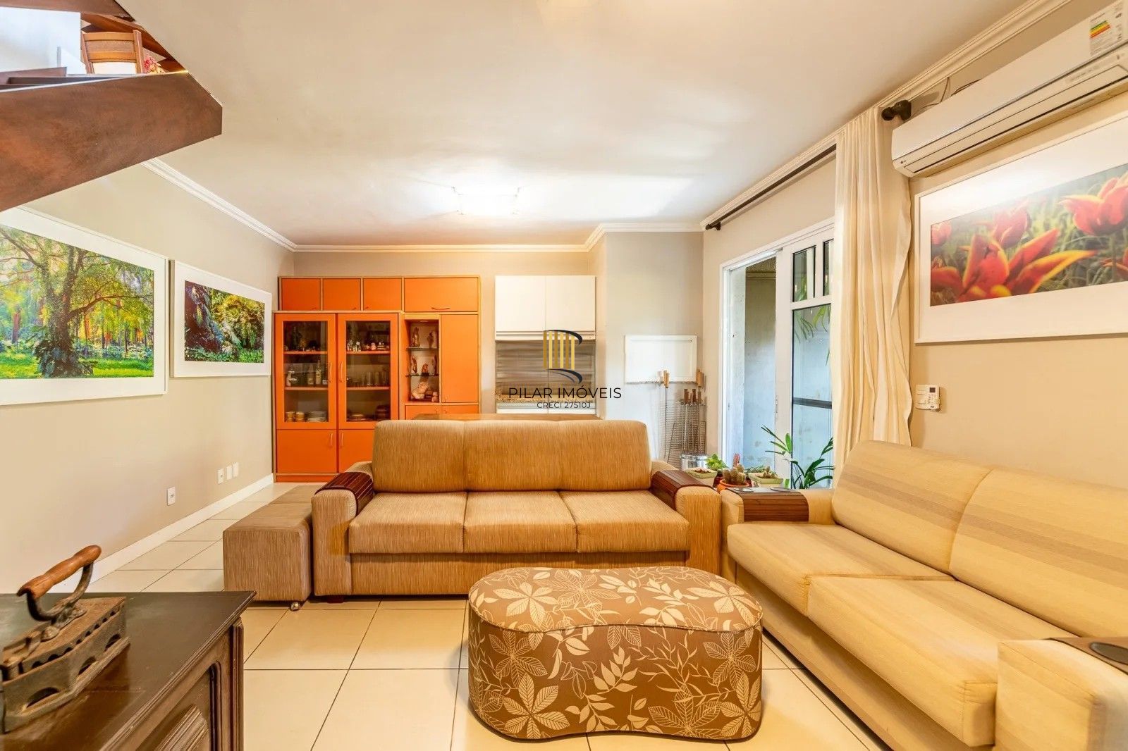 Belíssima casa em condomínio com 218,3m² com 4 dorm., 2 suítes e 2 vagas. Situada no charmoso Residencial Terra Mater.