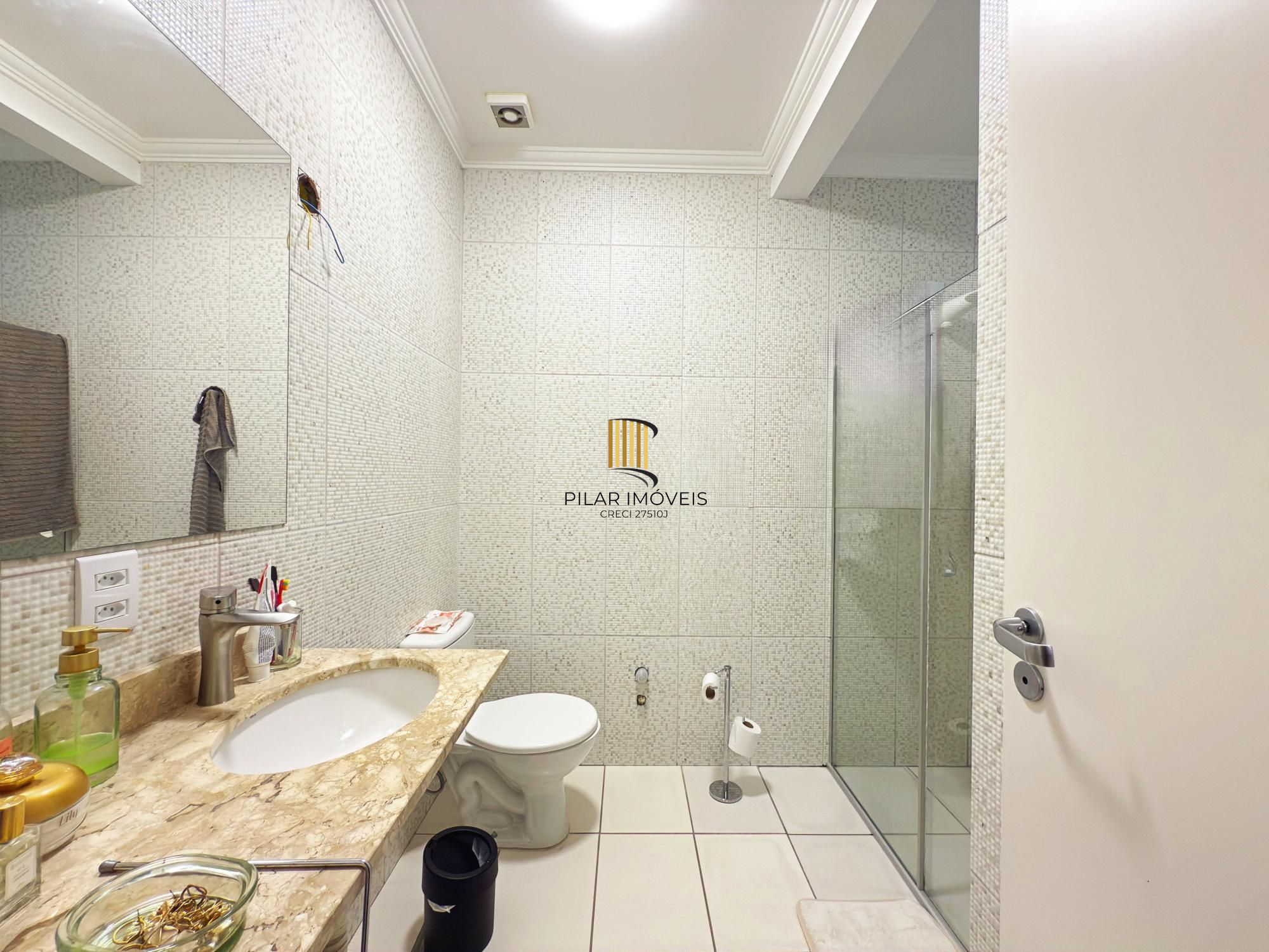 Linda residência com  3 dormitórios, sendo 1 suíte, com Linda Vista do Bairro.