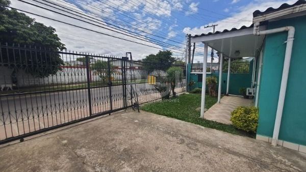 Casa para Venda - 220m², 4 dormitórios, 3 vagas - Restinga