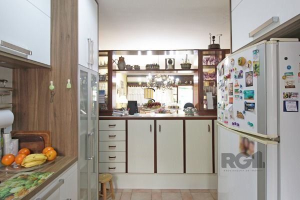 Casa em Porto Alegre, no bairro Floresta, com 3 dormitório(s), e 3 banheiros, à