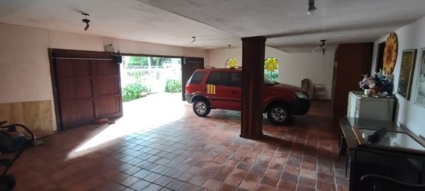 Casa em Porto Alegre, no bairro Jardim Isabel, com 5 dormitório(s), e 5 banheiro