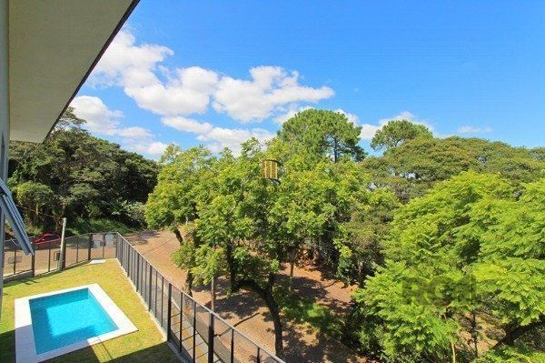 Casa em Porto Alegre, no bairro Jardim Isabel, com 3 dormitório(s), e 3 banheiro