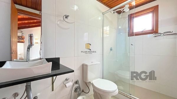 Casa em Porto Alegre, no bairro Tristeza, com 3 dormitório(s), e 3 banheiros, à 